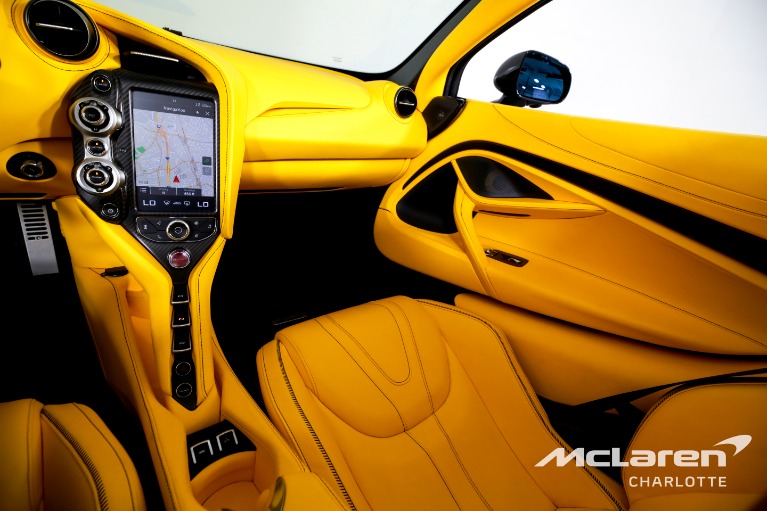 Used-2022-McLaren-720S-Spider-Performance