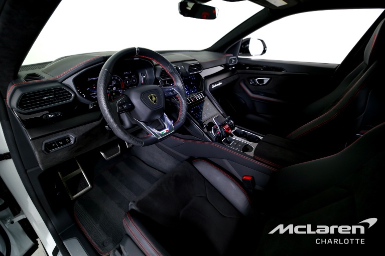 Used-2023-LAMBORGHINI-URUS-S-PEARL-CAPSULE