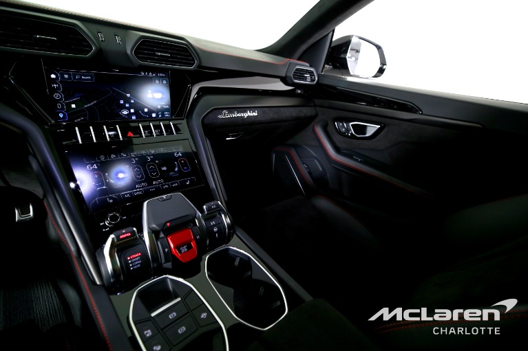 Used-2023-LAMBORGHINI-URUS-S-PEARL-CAPSULE