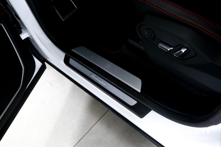 Used-2023-LAMBORGHINI-URUS-S-PEARL-CAPSULE
