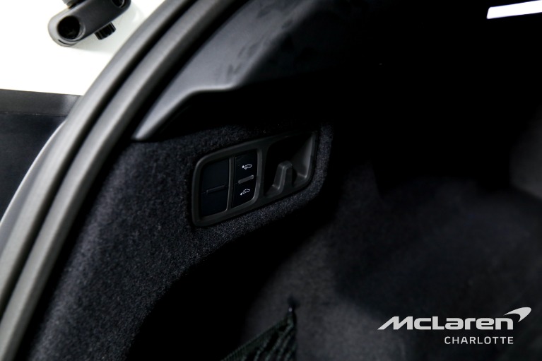 Used-2023-LAMBORGHINI-URUS-S-PEARL-CAPSULE
