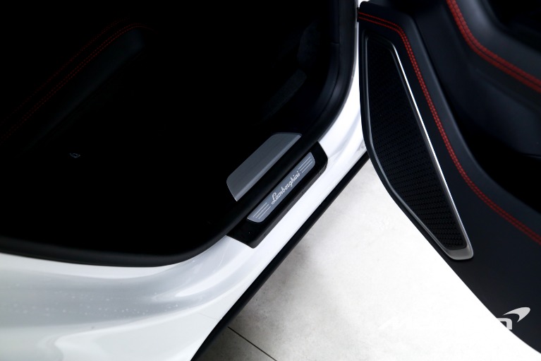 Used-2023-LAMBORGHINI-URUS-S-PEARL-CAPSULE