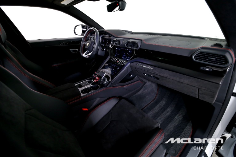Used-2023-LAMBORGHINI-URUS-S-PEARL-CAPSULE