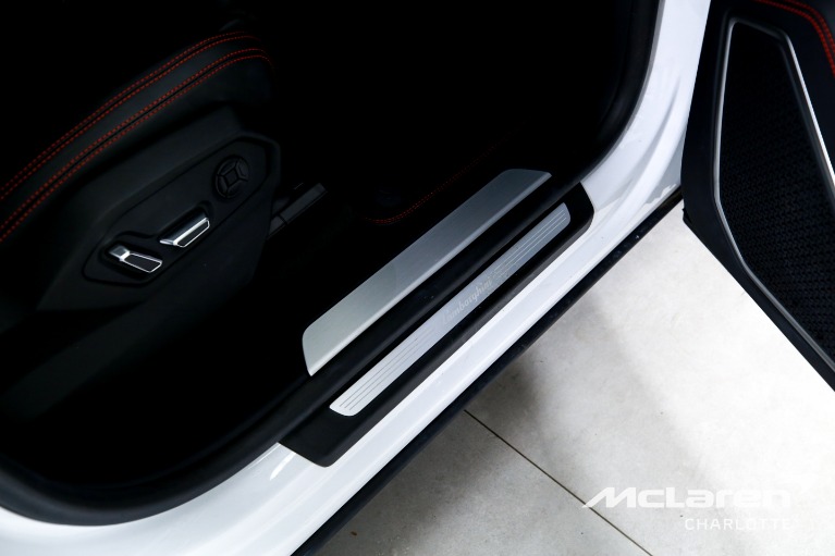 Used-2023-LAMBORGHINI-URUS-S-PEARL-CAPSULE