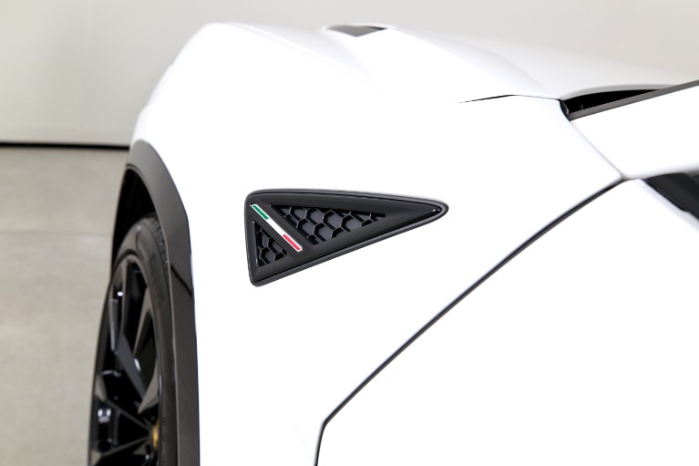 Used-2023-LAMBORGHINI-URUS-S-PEARL-CAPSULE