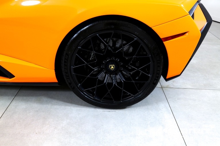 Used-2022-Lamborghini-Huracan-STO