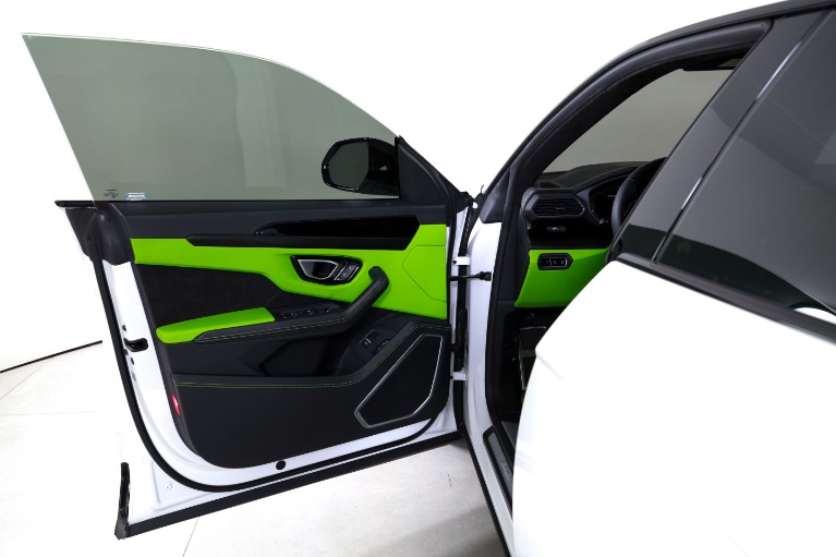 Used-2022-Lamborghini-Urus