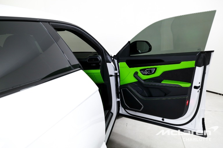 Used-2022-Lamborghini-Urus