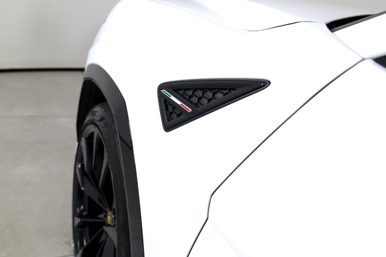 Used-2022-Lamborghini-Urus