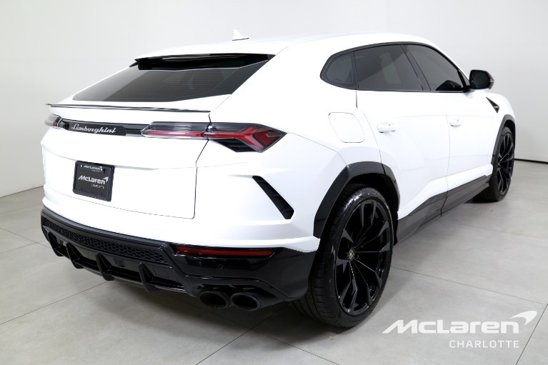 Used-2022-Lamborghini-Urus