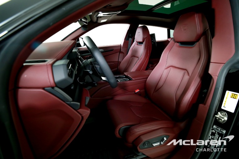 Used-2025-Lamborghini-Urus-SE
