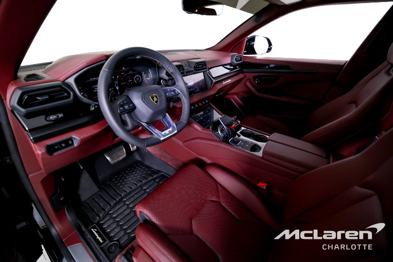 Used-2025-Lamborghini-Urus-SE