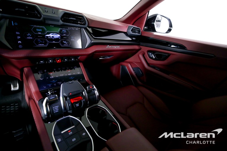 Used-2025-Lamborghini-Urus-SE
