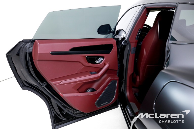 Used-2025-Lamborghini-Urus-SE