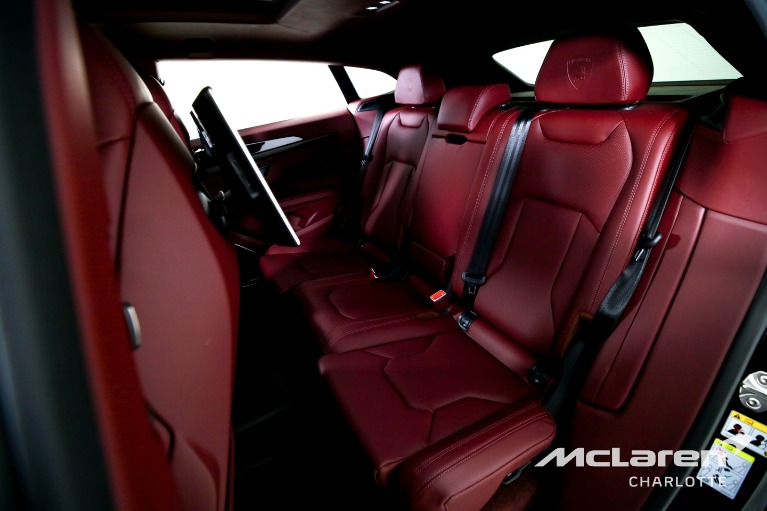 Used-2025-Lamborghini-Urus-SE