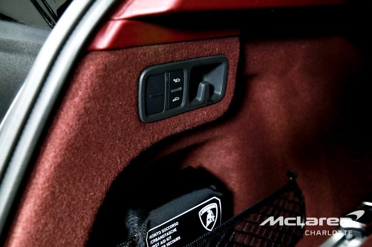 Used-2025-Lamborghini-Urus-SE