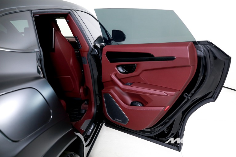 Used-2025-Lamborghini-Urus-SE