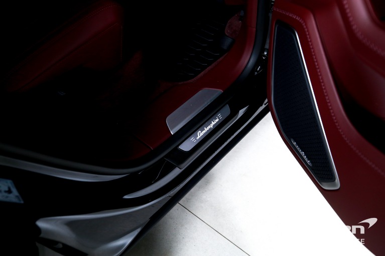 Used-2025-Lamborghini-Urus-SE