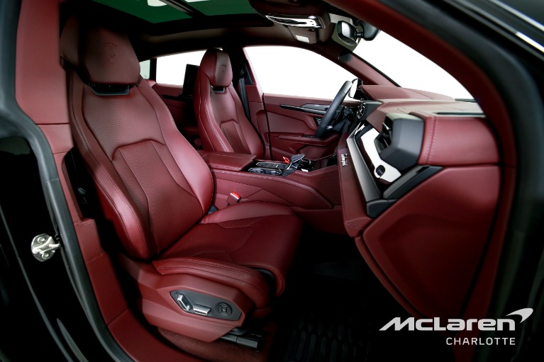 Used-2025-Lamborghini-Urus-SE