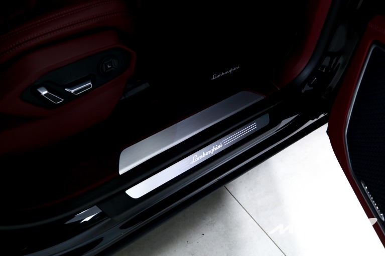 Used-2025-Lamborghini-Urus-SE