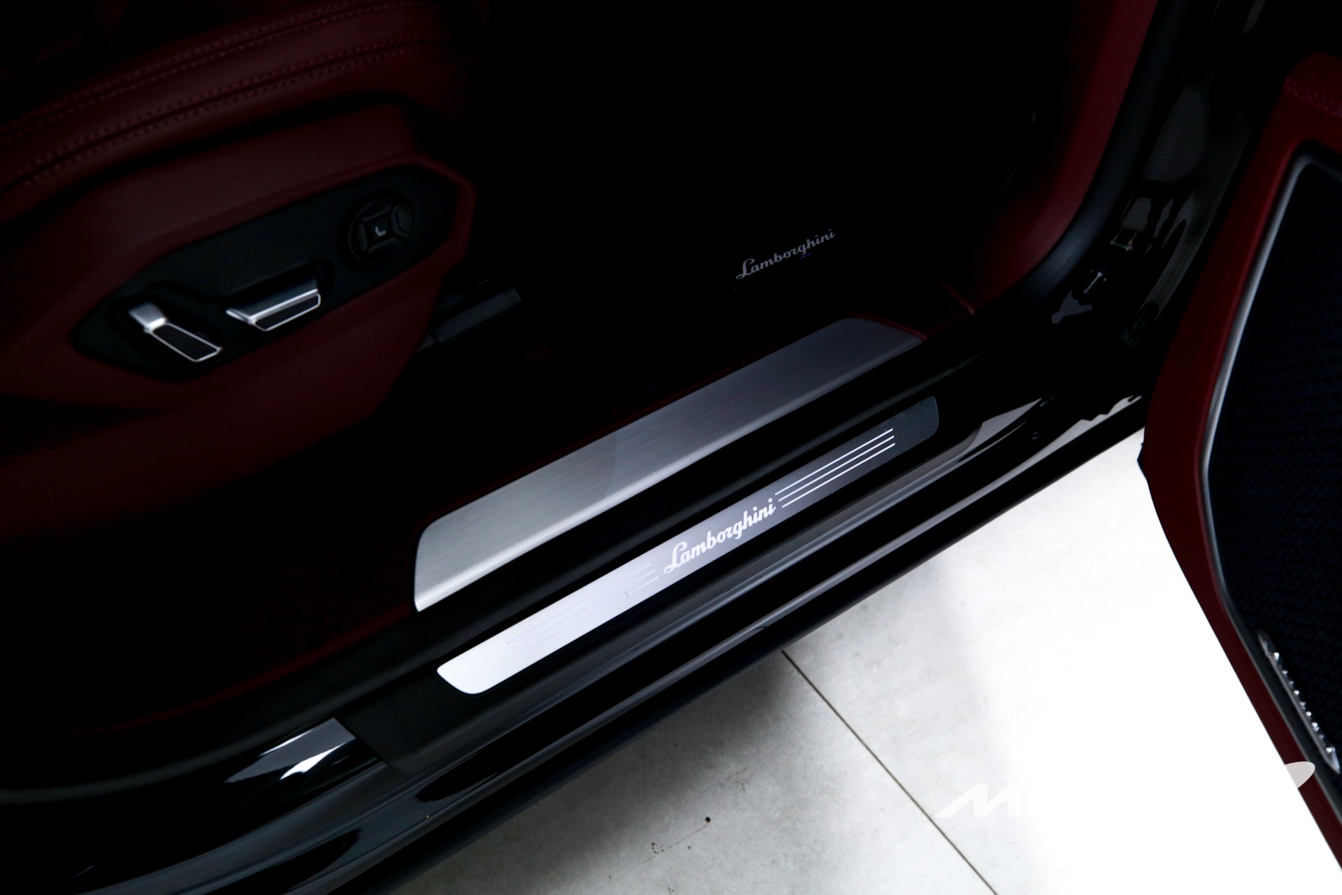 Used 2025 Lamborghini Urus SE | Charlotte, NC