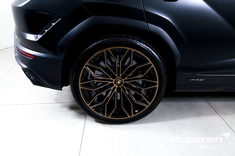 Used-2025-Lamborghini-Urus-SE