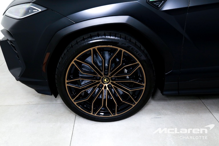 Used-2025-Lamborghini-Urus-SE