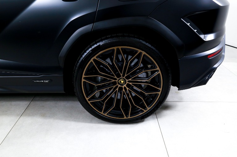 Used-2025-Lamborghini-Urus-SE