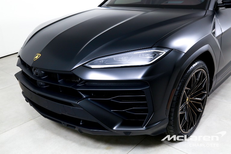 Used-2025-Lamborghini-Urus-SE
