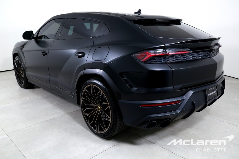 Used-2025-Lamborghini-Urus-SE