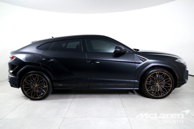 Used-2025-Lamborghini-Urus-SE