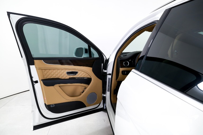 Used-2021-Bentley-Bentayga-Hybrid