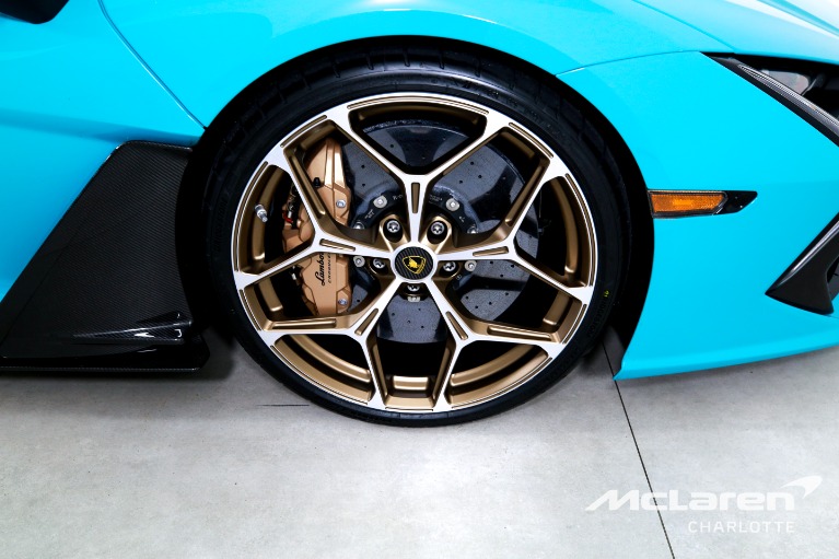 Used-2025-Lamborghini-Revuelto