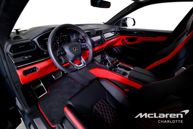 Used-2025-Lamborghini-Urus-SE