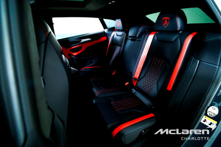 Used-2025-Lamborghini-Urus-SE