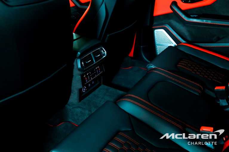 Used-2025-Lamborghini-Urus-SE