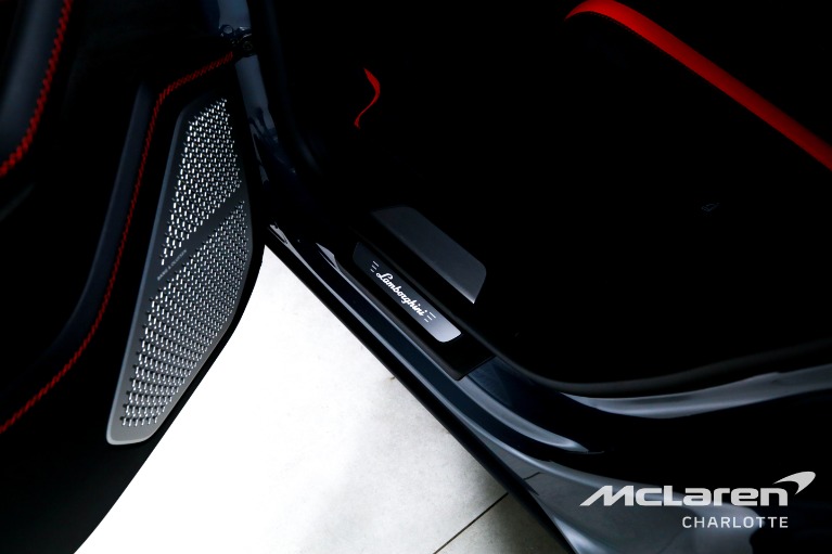 Used-2025-Lamborghini-Urus-SE
