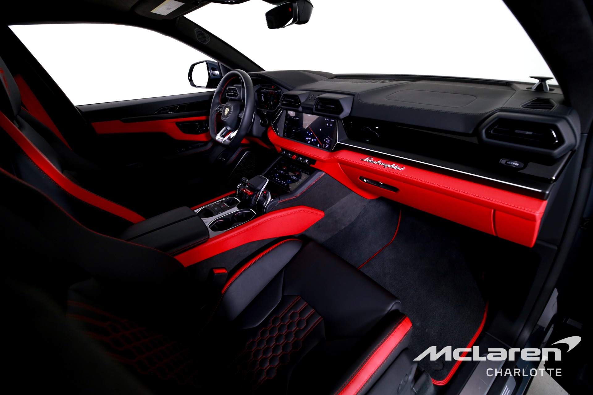 Used 2025 Lamborghini Urus SE | Charlotte, NC