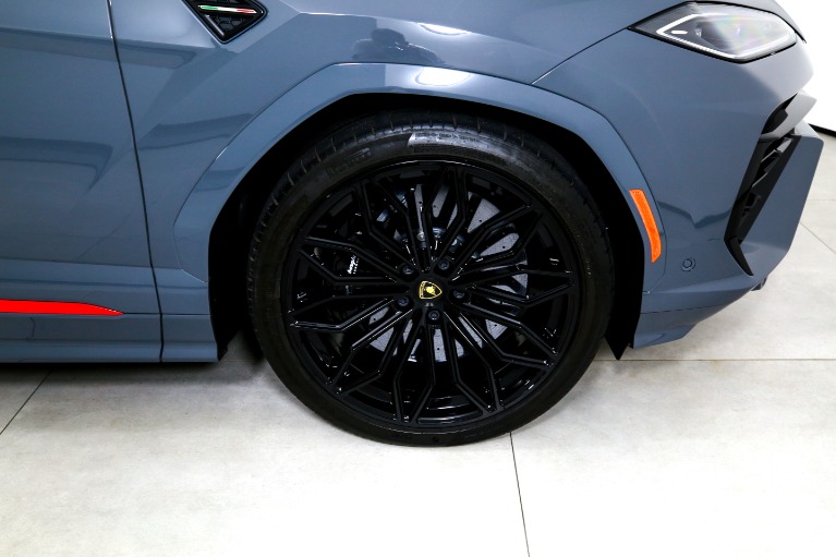 Used-2025-Lamborghini-Urus-SE