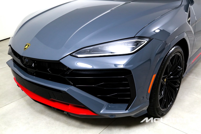 Used-2025-Lamborghini-Urus-SE