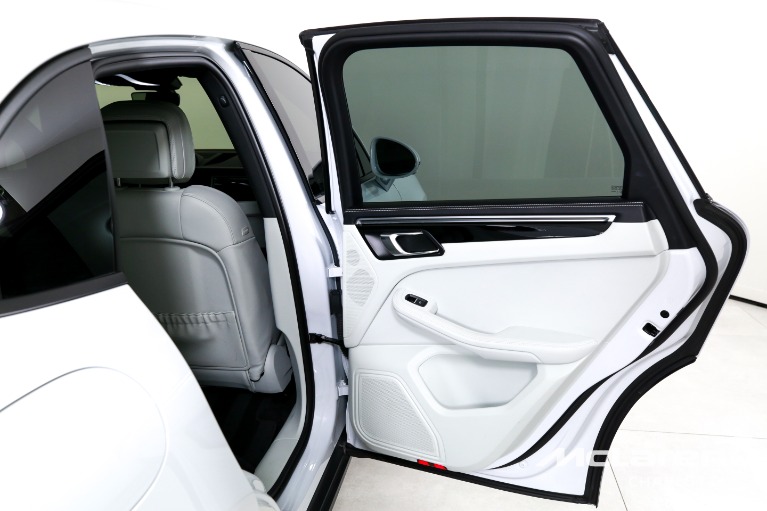 Used-2024-Porsche-Macan