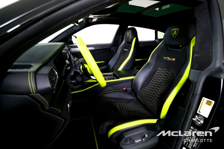 Used-2022-Lamborghini-Urus