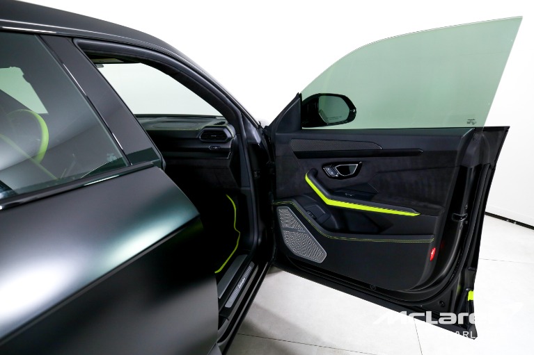 Used-2022-Lamborghini-Urus
