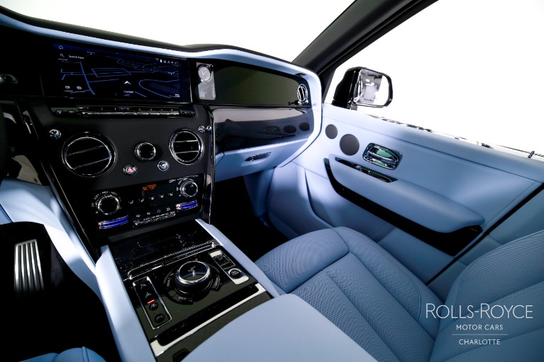 New-2027-Rolls-Royce-Black-Badge-Cullinan