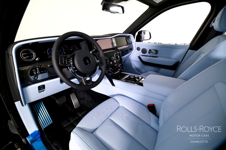 New-2027-Rolls-Royce-Black-Badge-Cullinan