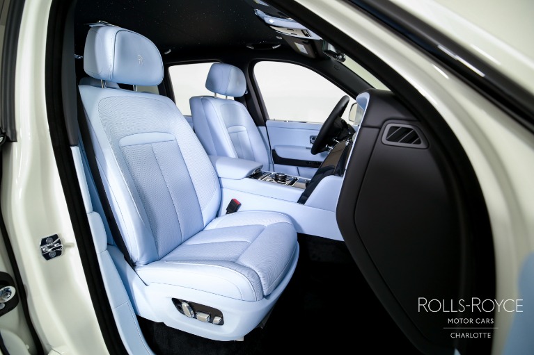New-2027-Rolls-Royce-Black-Badge-Cullinan