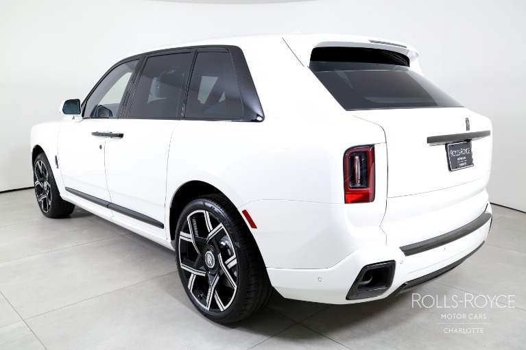 New-2027-Rolls-Royce-Black-Badge-Cullinan