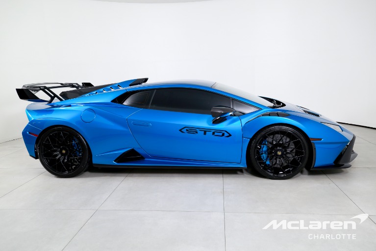 Used-2022-Lamborghini-Huracan-STO