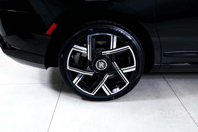 New-2027-Rolls-Royce-Black-Badge-Cullinan